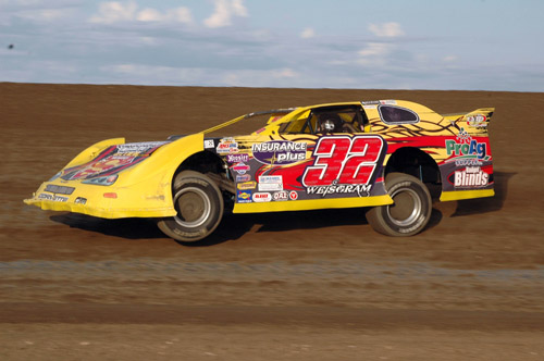 2011 A 32 PAT WEISGRAM 817A