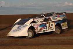 2011 X A LAURSEN VS ARMENT 817