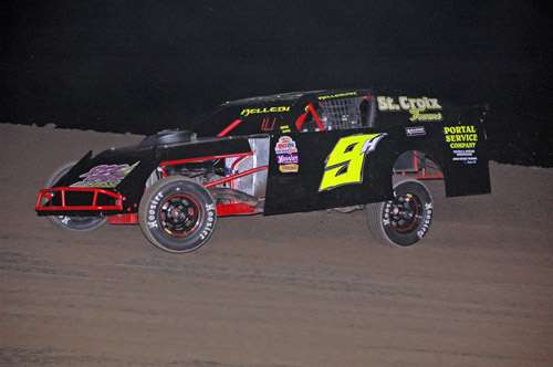 2011 M 9 ROBERT HELEBUST 923