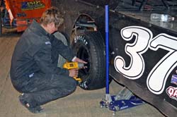 2012 XX MATT BARBER DOING THE CREW CHIEF'S JOB 714