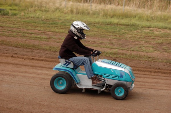2013 LAWNMOWERS 77 89.JPG