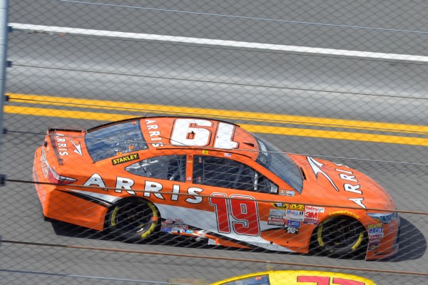 2015 19 CARL EDWARDS 222A.jpg