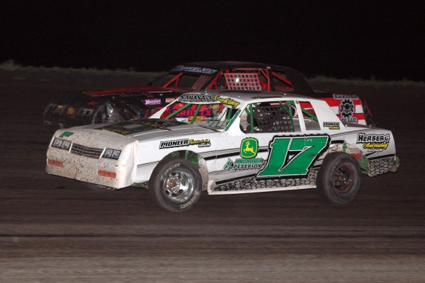 2015 B 17 TYLER ERDMAN 814.jpg