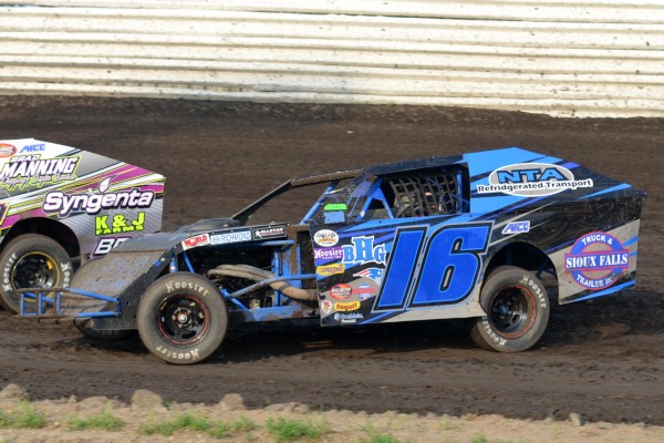 2015 MW 16 BROCK HESS 74A.jpg