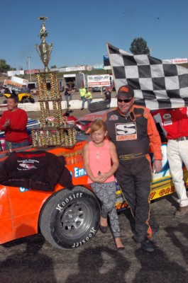 2016 X WINNER-TROY MURNER AND FAN 820.jpg