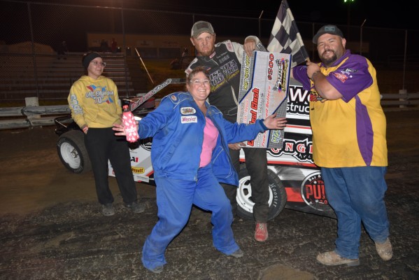 2023 XX WINNER DUSTIN HOLTQUIST AND A PHOTO BOMBER 91.jpg