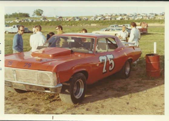1970 A 75 LES STADEL.jpg