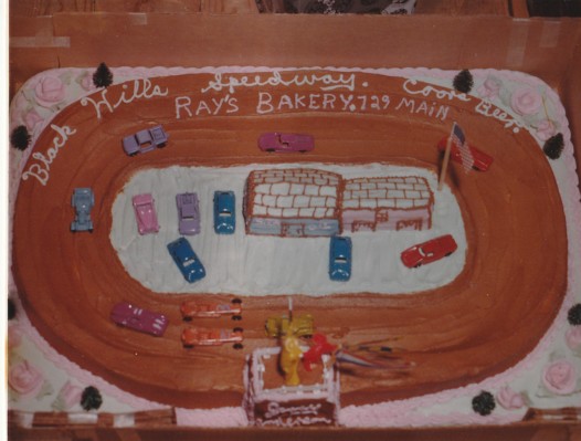 1975 BHS BANQUET CAKE.jpg